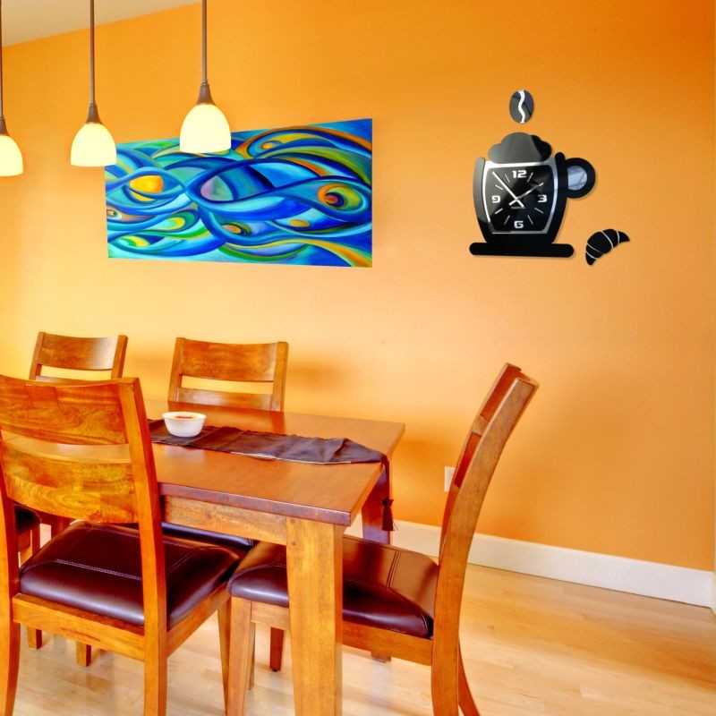 Kuchyňské hodiny na zeď v černé lesklé barvě s motivem šálky na kávu