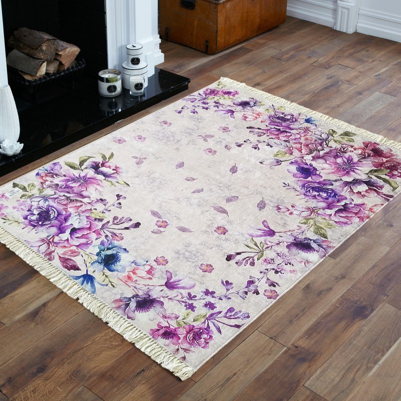 Stylový koberec s květinovým motivem ve fialové barvě