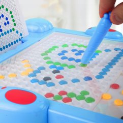 Oktató mágneses tábla gyerekeknek gyöngyökkel és sablonokkal