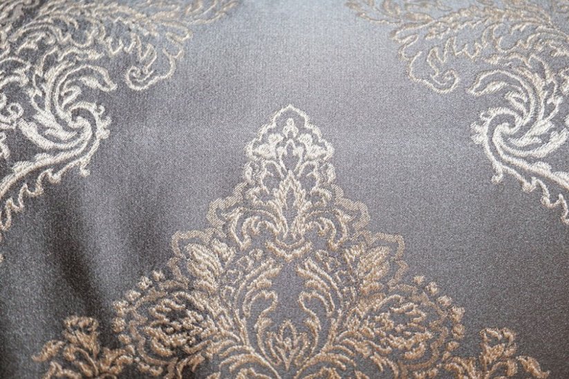 Krásný přehoz na postel šedě zlatý s propracovaným vzorem - Rozměr: Šířka: 260 cm | Délka: 240 cm