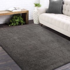 Jednofarebný koberec shaggy sivej farby