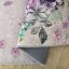 Lila csúszásgátló szőnyeg virágmintával
