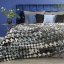Jemná vzorovaná deka na posteľ sivej farby