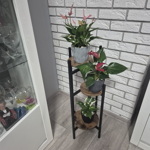 Suport de flori din metal cu 3 etaje în stil loft