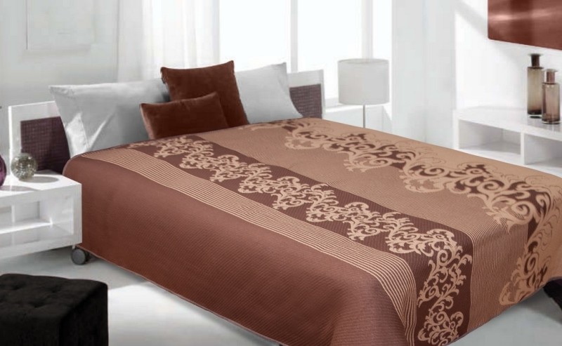 Luxusní oboustranný přehoz na postel odstíny hnědé barvy s ornamentem