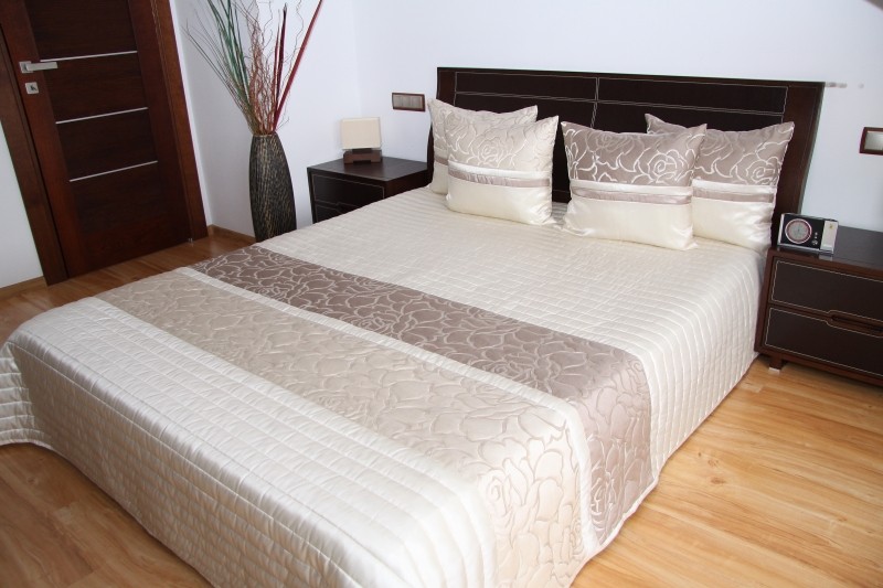 Luxusní přehozy na postel v béžové barvě s ornamentem Šířka: 200 cm | Délka: 220 cm