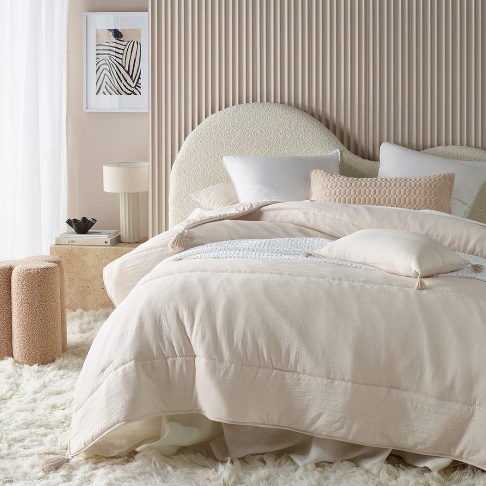 Krémszínű ágytakaró Noemi bojtokkal 200 x 220 cm