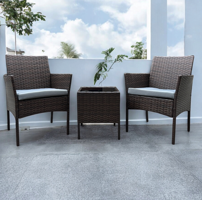 Set rattan cu masă și 2 fotolii - maro + perne gri deschis