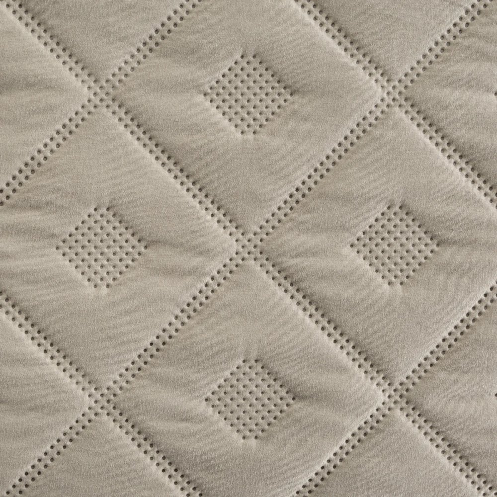 Cuvertură de pat matlasată bej cu model geometric Lățime: 220 cm | Lungime: 240 cm