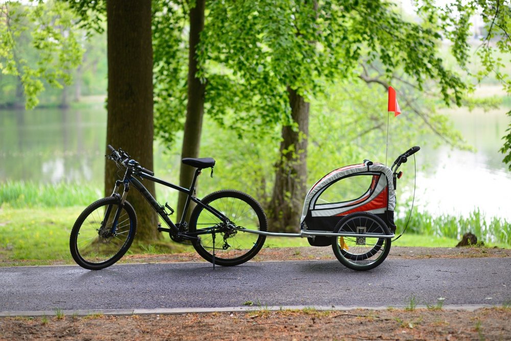 Remorcă pentru biciclete cu 2 locuri cu amortizor + JOGGER roșu