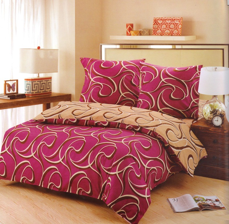 Bordově hnědý povlak na postele s abstraktními motivy