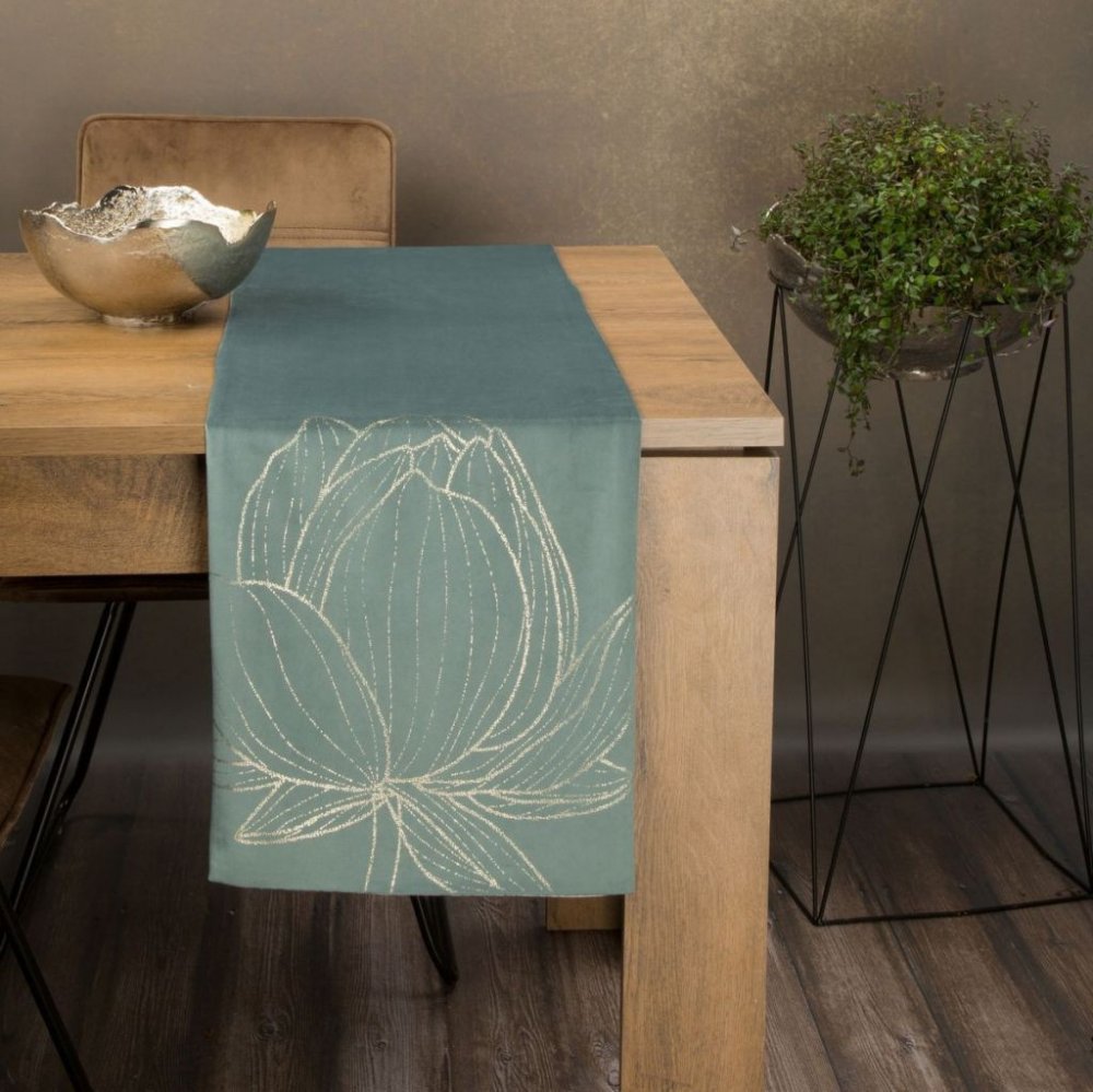 Krásnyzelenýbehúňsjemnoupotlačou65247