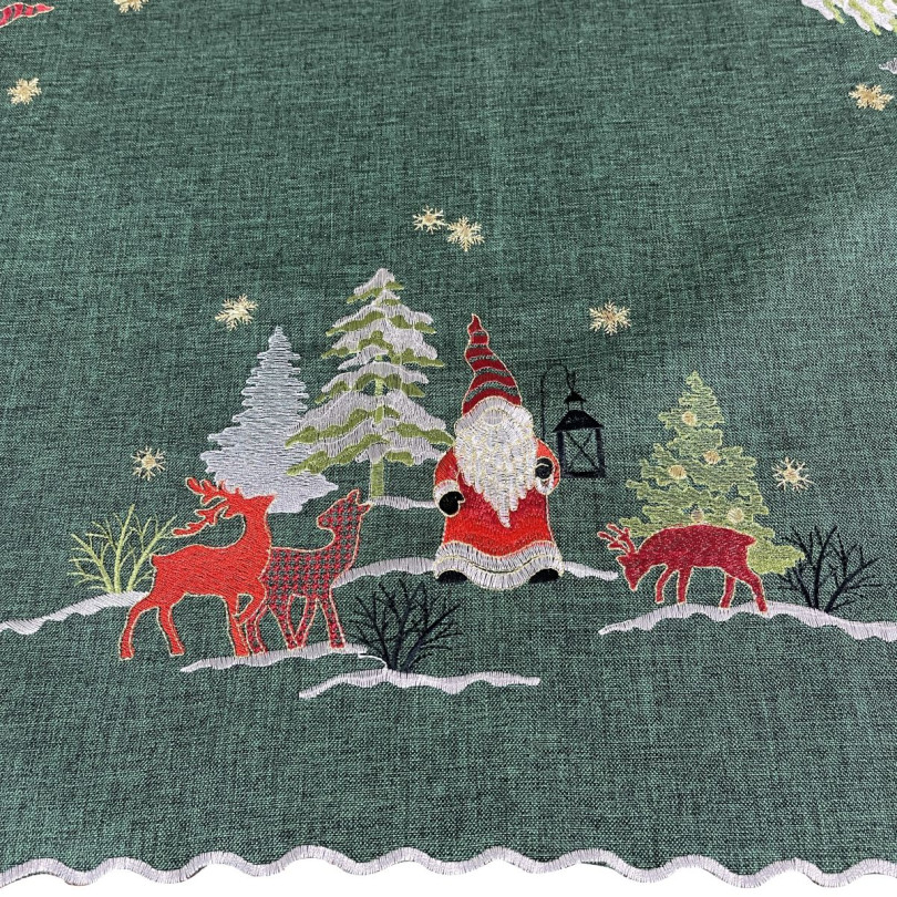 Față de masă verde cu broderie de spiriduși și reni Latime: 35 cm | Lungime: 50 cm