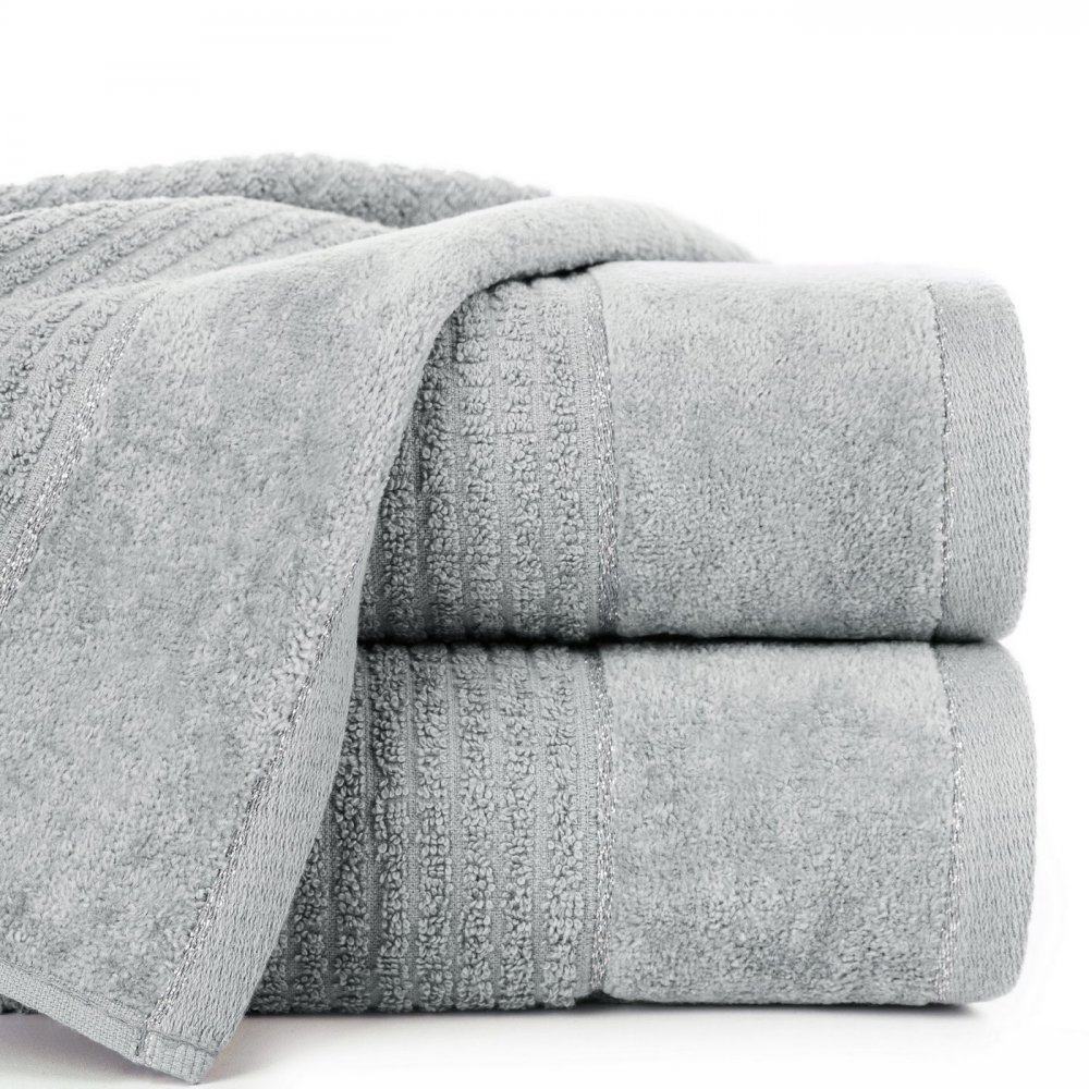 BavlnenáosuškaGLORYvsivejfarbesvelúrovýmokrajomprešitálesklouniťouŠírka:50cm|Dĺžka:90cm