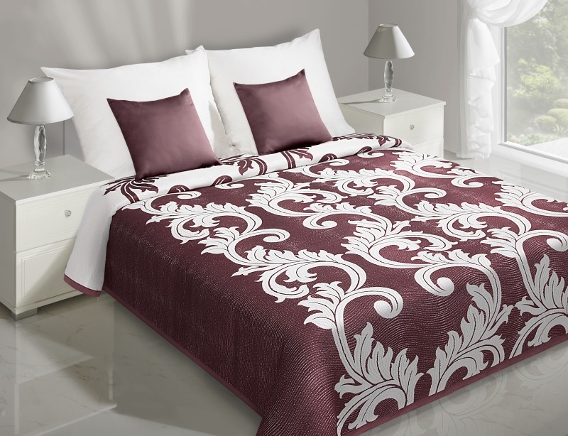 Vínové přehozy na manželskou postel s ornamenty v bílé barvě