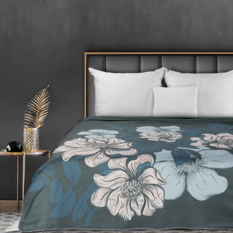 Pătură acrilică de lux cu motive florale îndrăznețe - albastru Lățime: 150 cm | Lungime: 200 cm