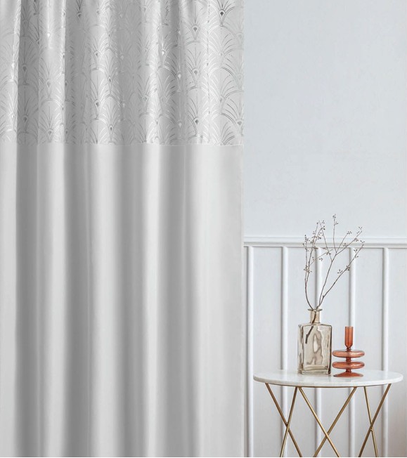 Luxusnýbielyzávessostriebornýmvzorom140x250cm