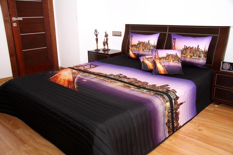 Přehoz na postel černo fialový velkoměsto Šířka: 220 cm | Délka: 240 cm