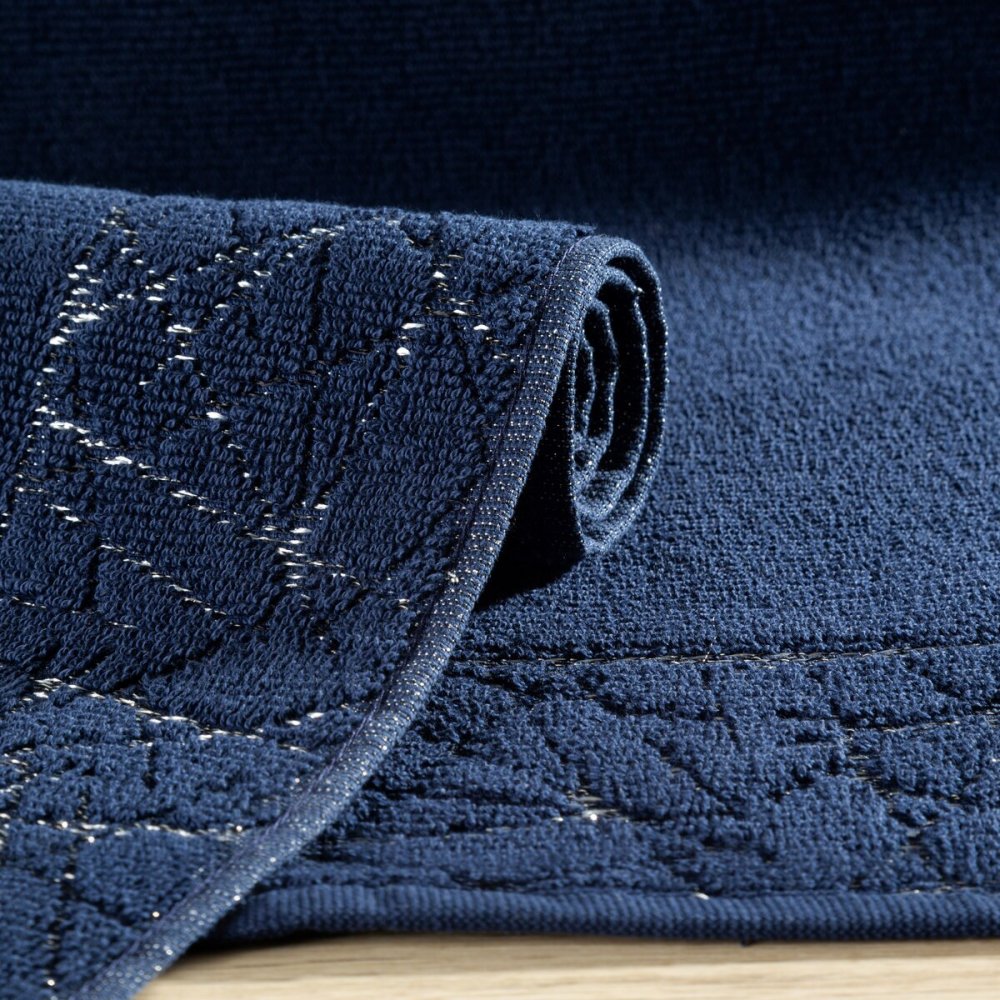 Bavlnenákúpeľňovápredložkasbordúrouastriebornýmvzorom-modráŠírka:50cm|Dĺžka:70cm