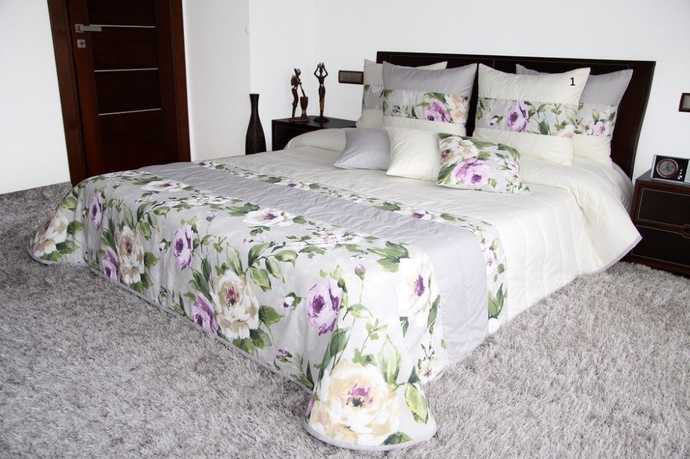 Luxusní přehoz na postel šedo krémové barvy s růžemi Šířka: 240 cm | Délka: 260 cm