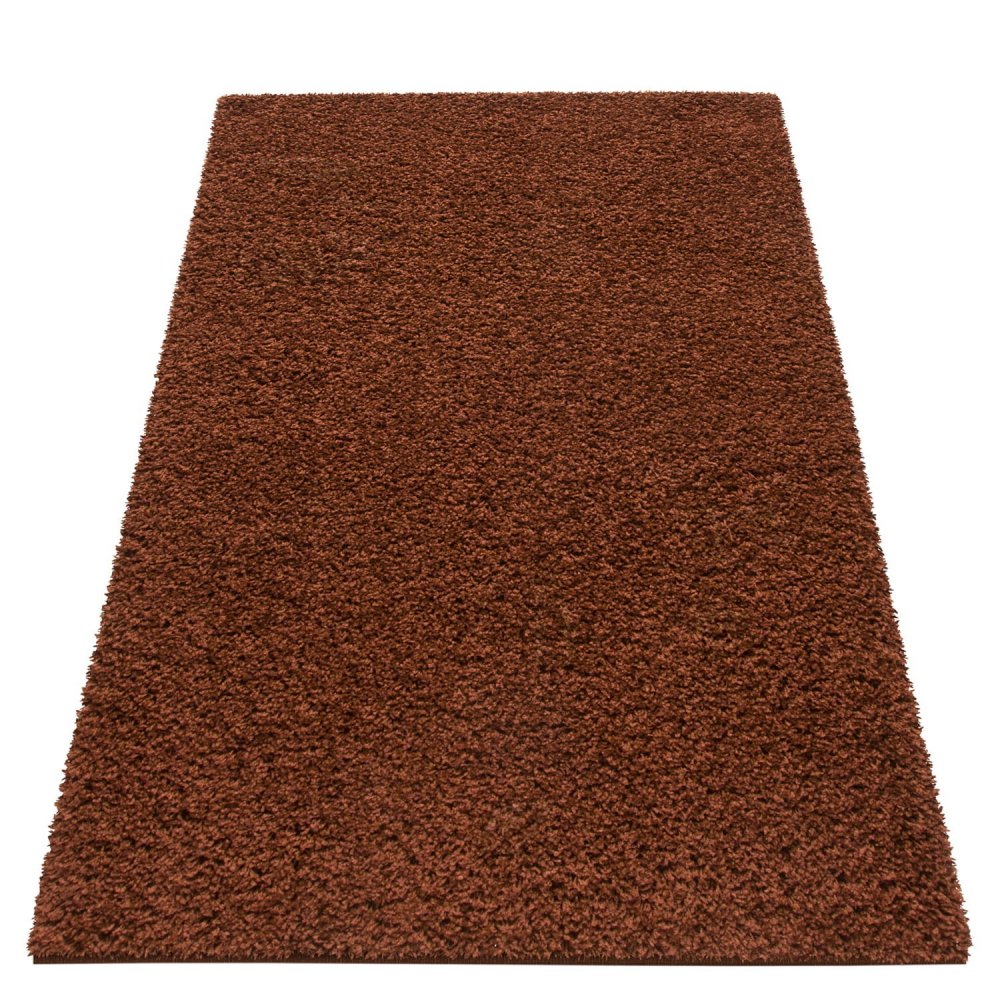 Stílusos sötétbarna szőnyeg magasabb szőrrel Szélesség: 100 cm | Hossz: 200 cm