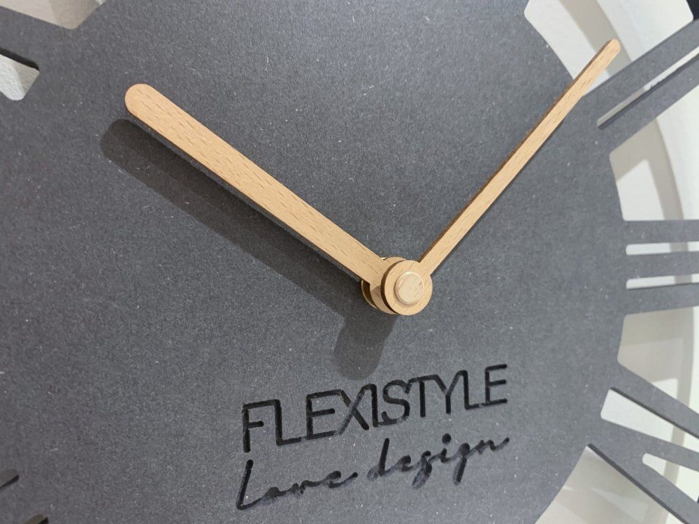 Ceas de perete simplu, antracit, cu design din lemn 30 cm