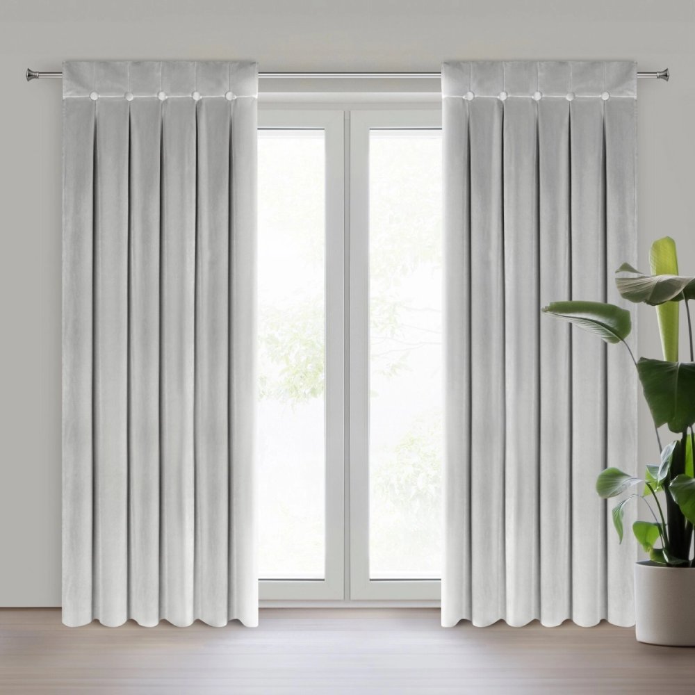 SivýzamatovýzávessozdobnýmprešívanímagombíkmivhornejčastiŠírka:80cm|Dĺžka:250cm