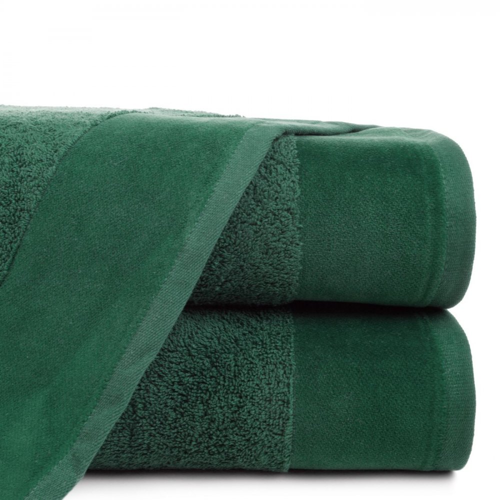 HladkýuterákJULITAvzelenejfarbesjemnýmdetailomnaokrajiŠírka:50cm|Dĺžka:90cm